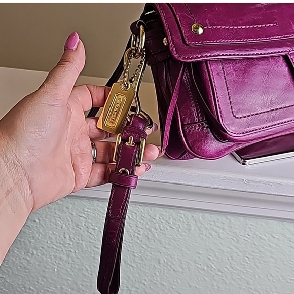 COACH 12450 Hampton Lindsey Leather Plum Flap Turnlock Clutch Charm Wrist Strap - Picture 3 of 12